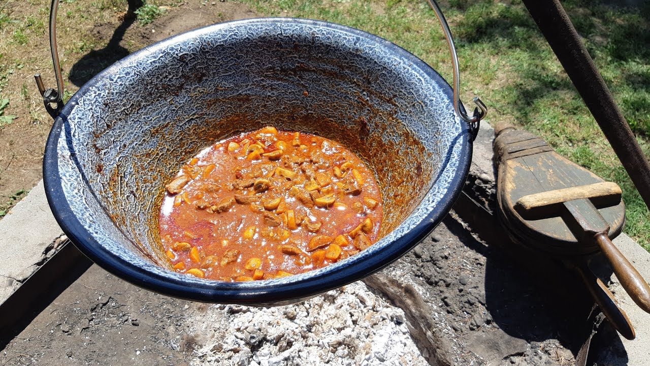 Vaddisznó pörkölt bográcsban,  fűszeres burgonyával @Szoky konyhája