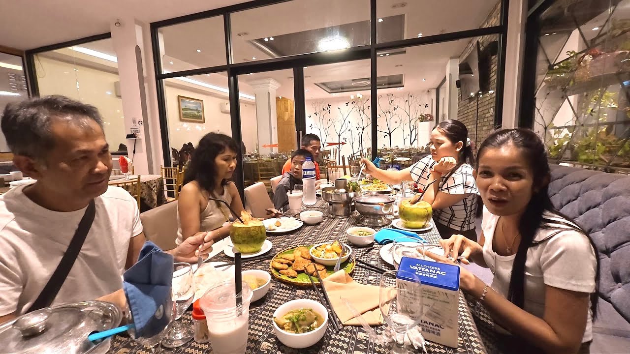 អារហារពេលយប់​ ក្នុងក្រុងជាមួយមីងពូ​