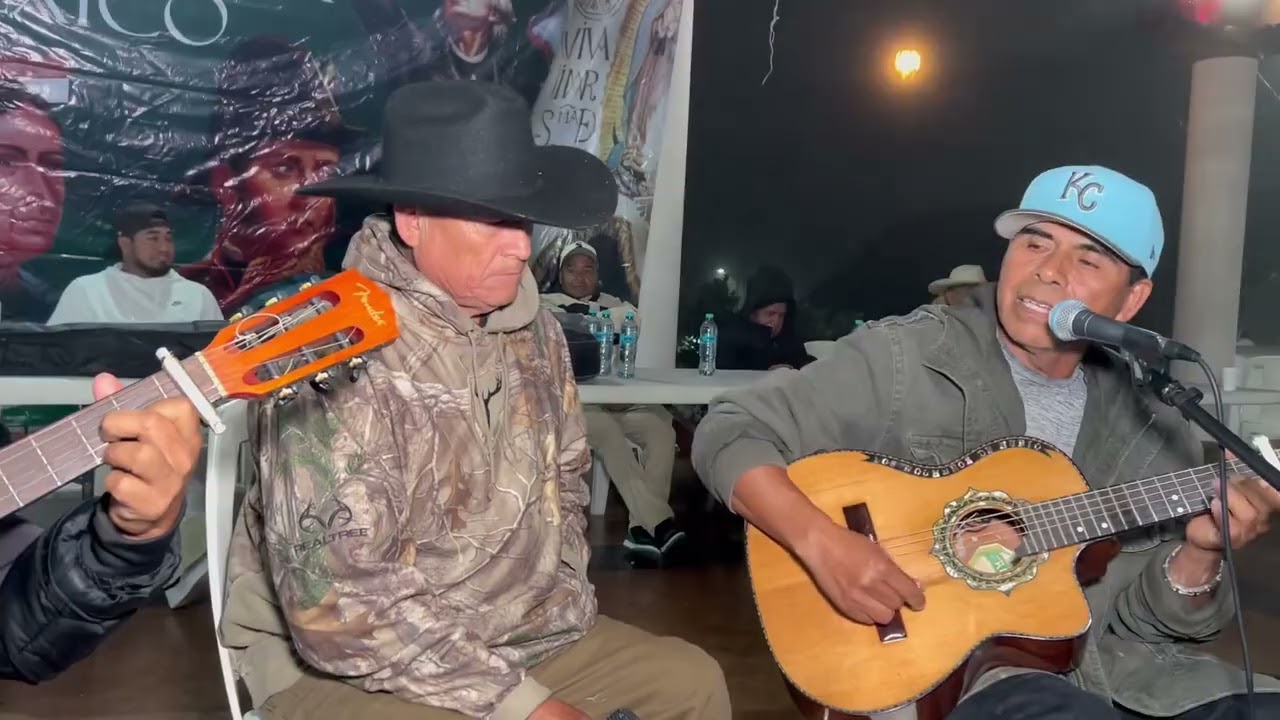 Los Galleros De Nuruio De Tata Santos Marcos