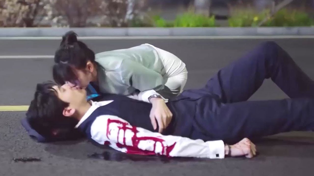 💋霸总出车祸重伤濒死，灰姑娘用一个吻让他重生！💋【白秘书每天都想辞职 I Want to Resign Every Single Day】