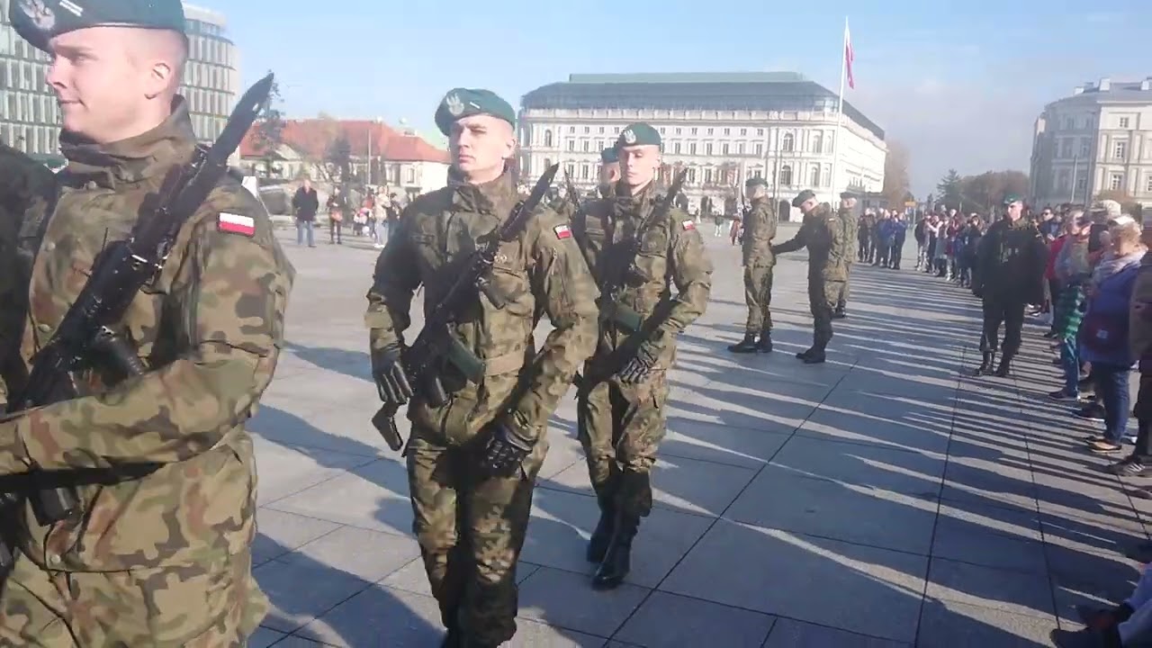 WAT - Uroczysta zmiana warty przy Grobie Nieznanego Żołnierza - 06.11.2022