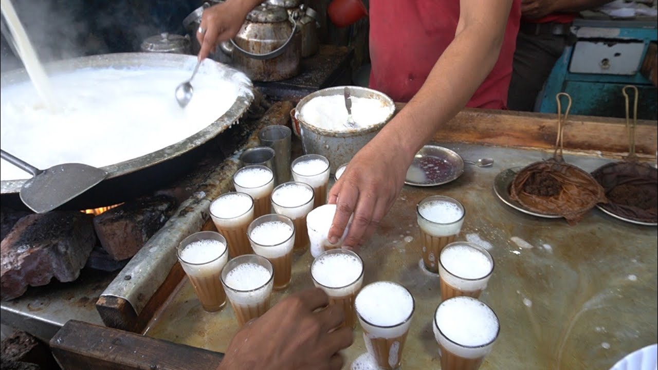 FASTEST WORKERS: He Makes Tasty Tea Very Quickly Superman Is Here | Indian Street Food