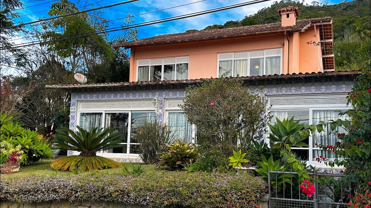VENDIDA | Casa com 4 quartos + casa de hóspedes a venda em bairro nobre de Teresópolis