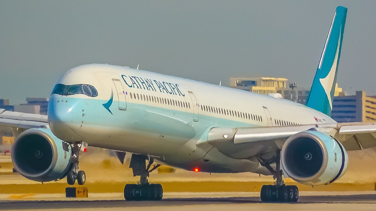(4K) Close-Up Arrivals at Chicago O'Hare Int'l Airport