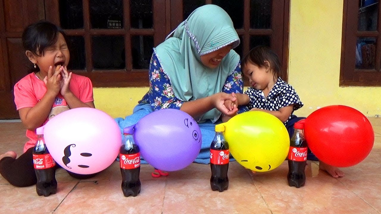 Surprise KINDER JOY EGG Dalam Balon Karakter COCA COLA Finger Family Song