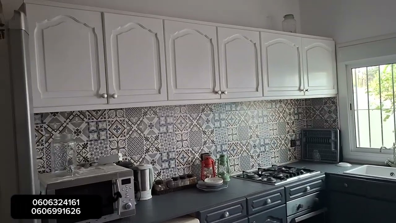 ميني فيلا 350متر مطلة على البحر واصلا الماء والكهرباء نواحي القصر الصغير(الديكي )والتفاصيل في الفديو