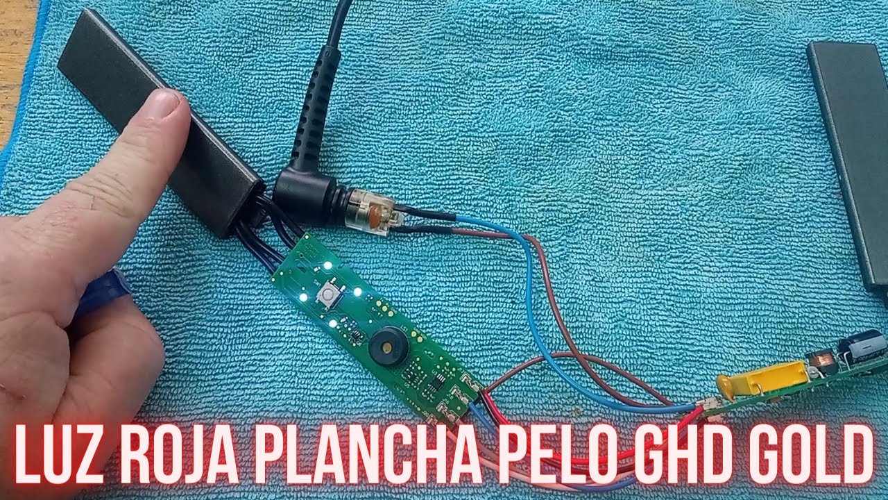 Luz roja en plancha de pelo GHD Gold