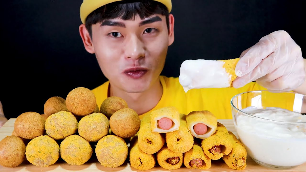 BHC 뿌링소스에 푹찍은 뿌링핫도그 & 뿌링치즈볼 먹방!! Corndog & Cheeseball With Yogurt sauce~!!