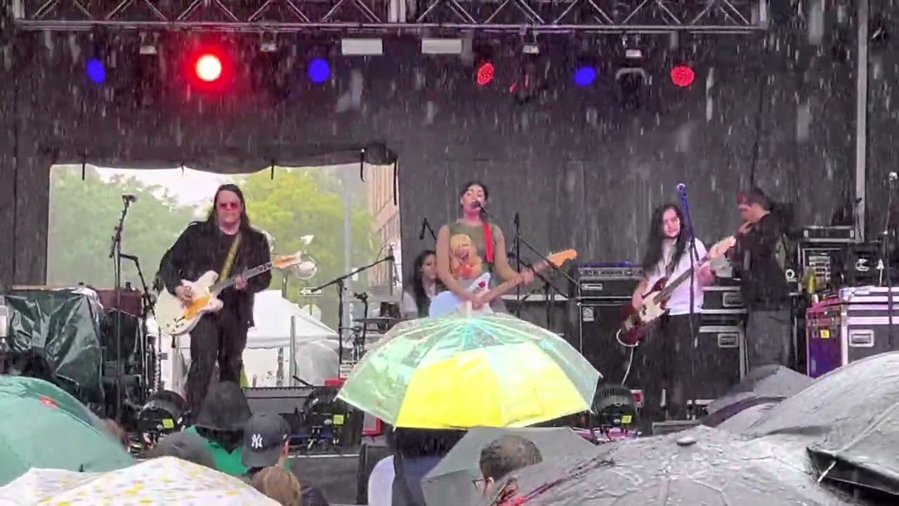 Pom Pom Squad - Red With Love (Live At Sound Mind Festival, 5/20/23