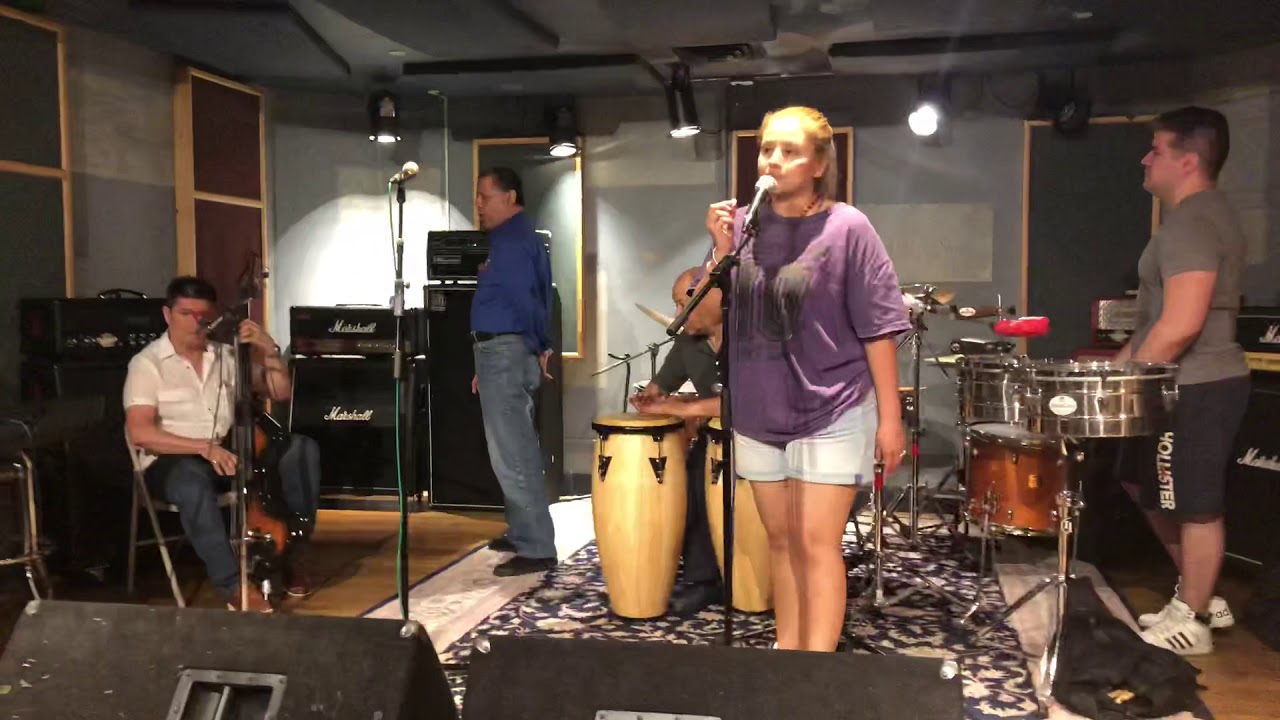 Any Velasquez- En Practica con los muchachos