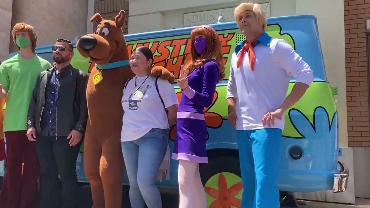 IMG 3673 Mystery Machine.  Scooby Doo.  Fred. Daphny. Gang. Shaggy. Universal Studio. Those Meddling