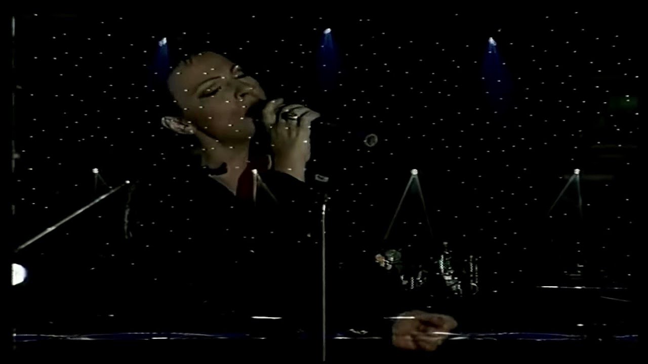 Χάρις Αλεξίου - Το tango της Νεφέλης (Ένα φιλί του κόσμου Live)