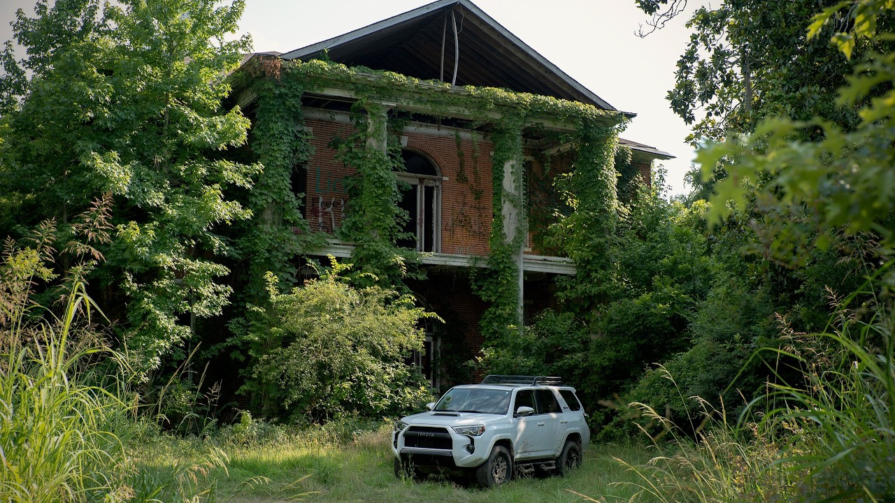 Сестра владельца найдена мертвой в заброшенном особняке