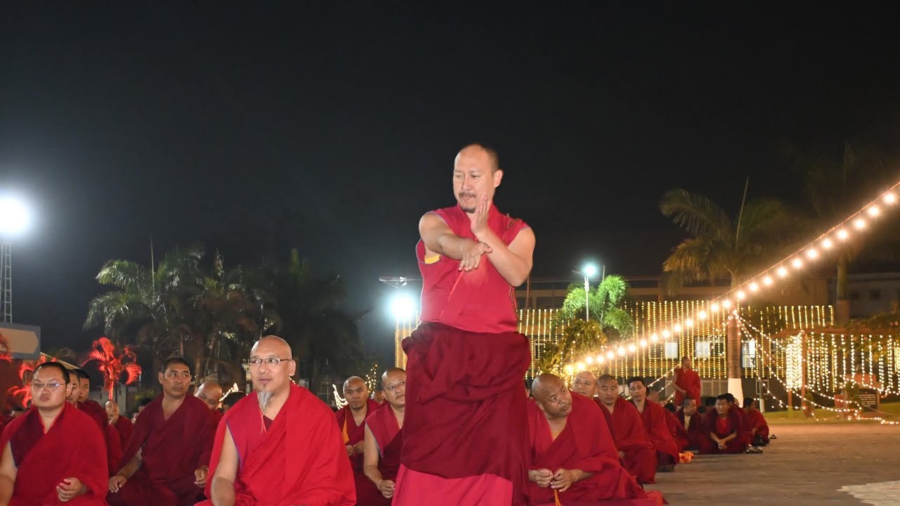 སྐྱབས་རྗེ་གནས་གཞི་རིན་པོ་ཆེ་མཆོག་གིས་རྟགས་གསལ་སྒྲུབ་བཞིན་པ།།