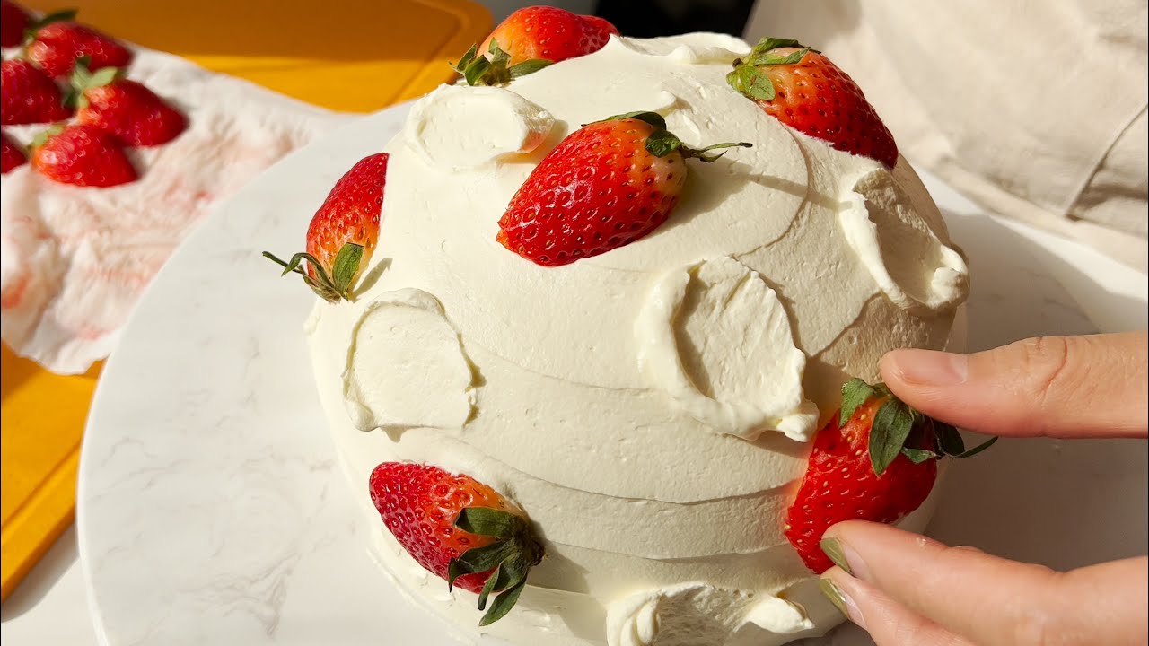 Strawberry Ball Cake