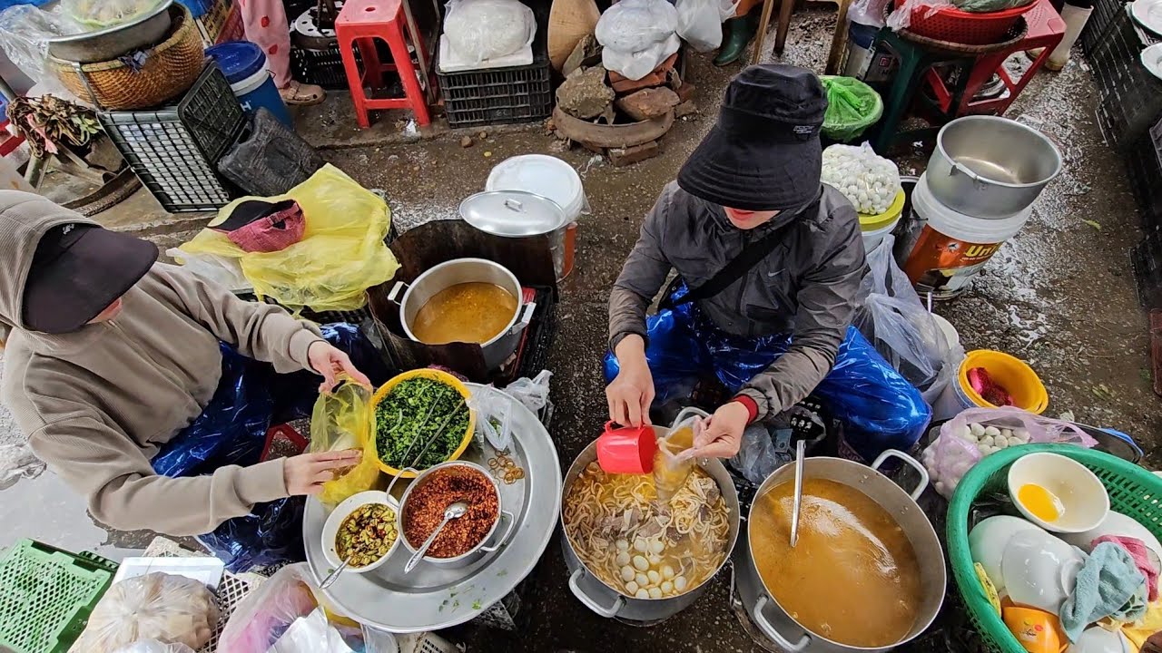 NGON TỤT LƯỠI - Nồi Bánh Canh Huế Bị Khách Vây Kín Ngày Cố Đô Mưa Lạnh Tê Tái Tâm Hồn