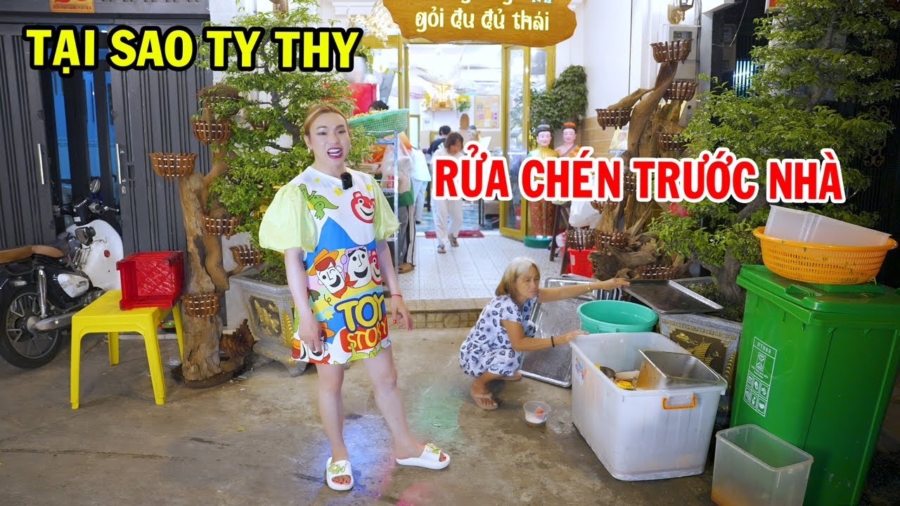 Ty Thy giải th&iacute;ch l&yacute; do rửa ch&eacute;n trước nh&agrave; - Ty Thy Vlog Gỏi đu đủ