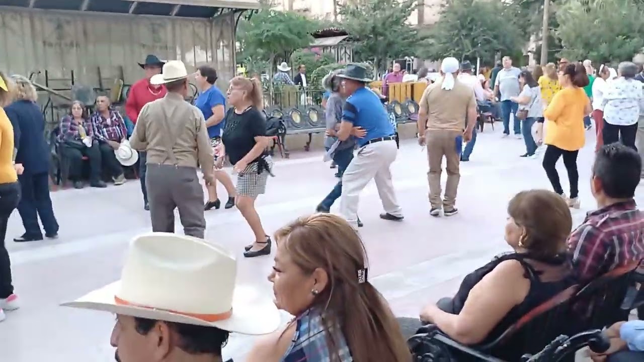 La Negra Celina Baile en la Plaza De Armas Torreón Coahuila