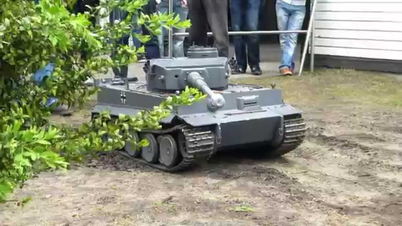Tiger I 1:5 mit V12 Verbrennungsmotor