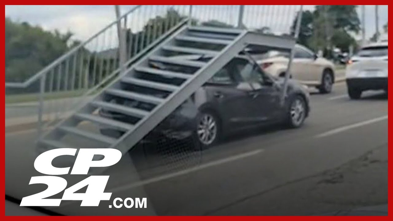 Peel police 'not really sure' how metal stairs ended up on driver's roof in Mississauga