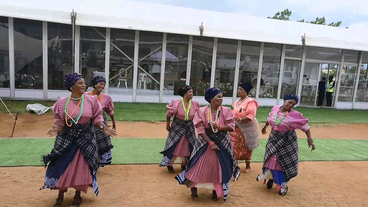 Rena re bina ka mokg'o re nyakang!