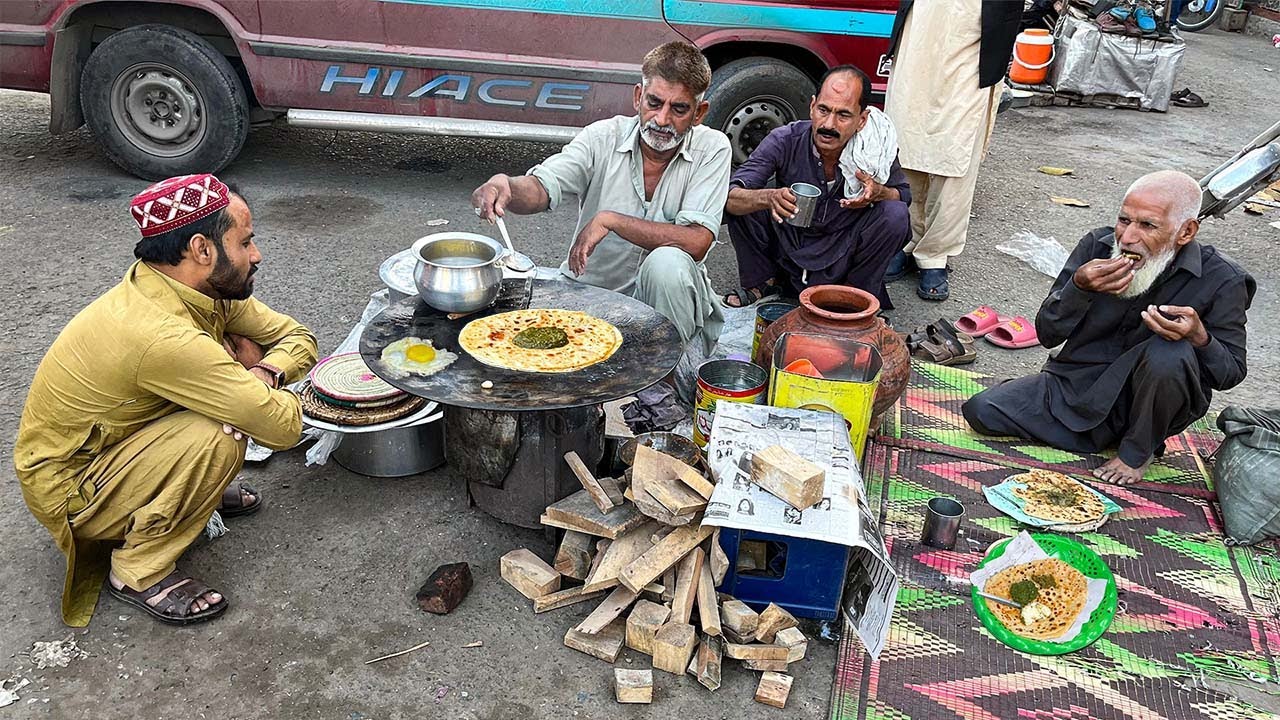 TOP 5 INSANE PAKISTANI STREET FOODS 2025 | Unseen Desi Flavors | ULTIMATE ROADSIDE FOOD COMPILATION