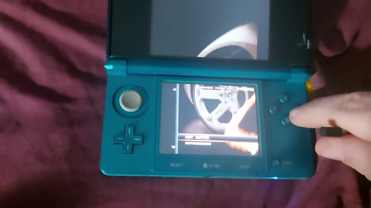 Blue Nintendo 3DS working very well with a free game asphalt