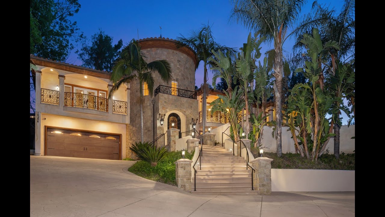 19554 Wells Drive Tarzana, CA |