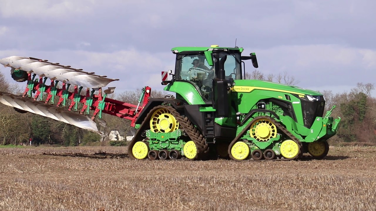 JOHN DEERE 8RX 370 + KVERNELAND PLOUGH.