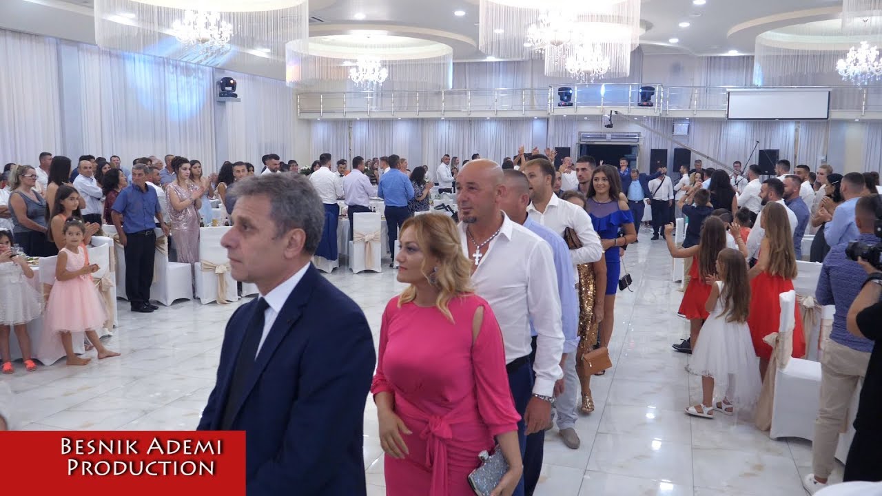 Miqt e ri priten me duartrokitje te shumta 