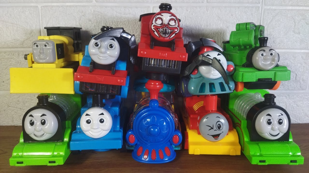 Colección de juguetes coloridos: trenes, autos y lindas amigas.