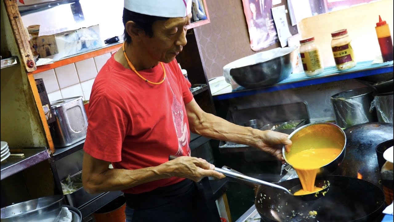 熟練の技が冴える！創業４０年を超える桃園の天津チャーハンと天津焼きそば Japanese Street foods  Fried rice