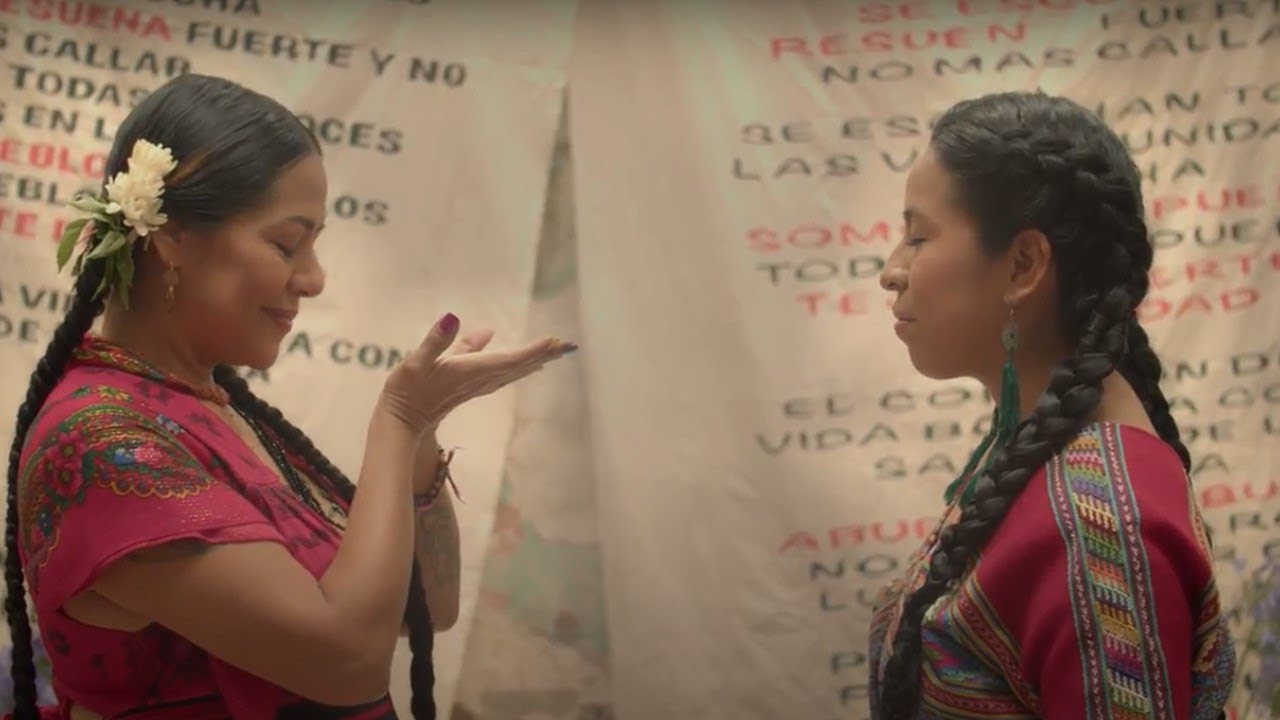 PUEBLOS - Sara Curruchich ft. @LilaDownsOficial