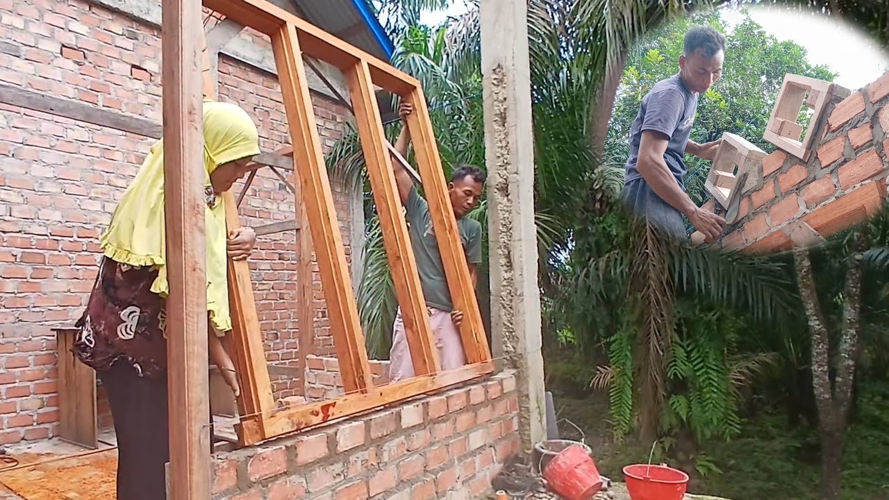 Pemasangan kusen jendela, rumah impian mulai tampak sketsa selama ini