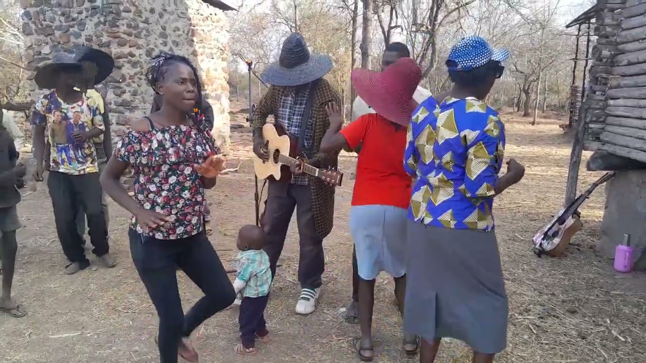 Ndolo syano [HIT SONG] and his funs enjoying  live 💥💥