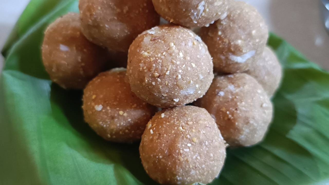 ರುಚಿಯಾದ ಕಡಲೆ ಪಪ್ಪು ಉಂಡೆ ಮಾಡುವ ವಿಧಾನ| karnataka festival sweet recipe| jayanthi kitchen and vlogs