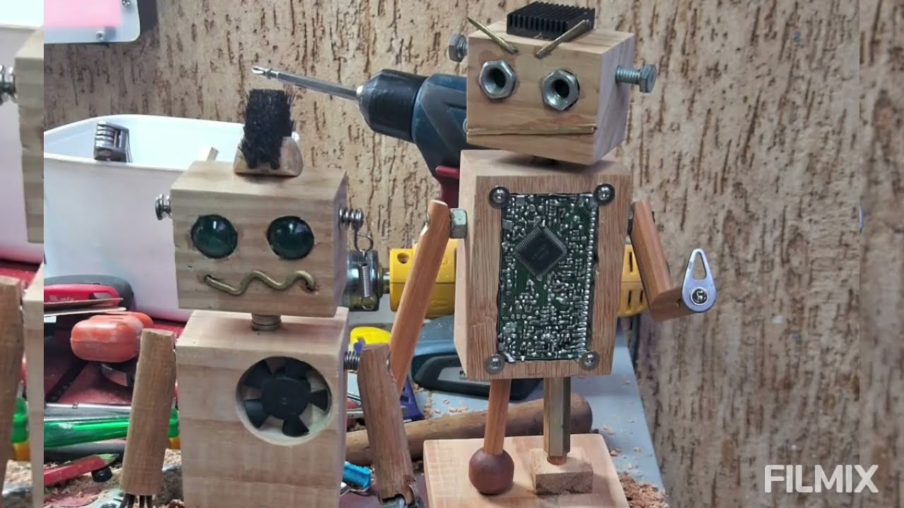 Handmade Robots/ Robôs de madeira reciclada
