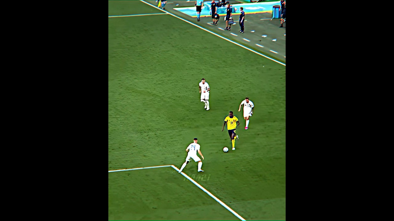 Terrorizing the whole team 😭 | Isak dribble vs Slovakia in Euro 2020
