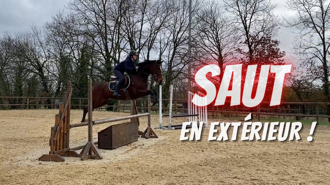 Saut en extérieur au centre équestre de Venat