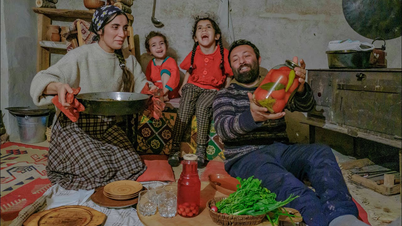 В горах холодно, но с теплой хижиной с дровяной печью и настоящей зимней едой нам всегда тепло.