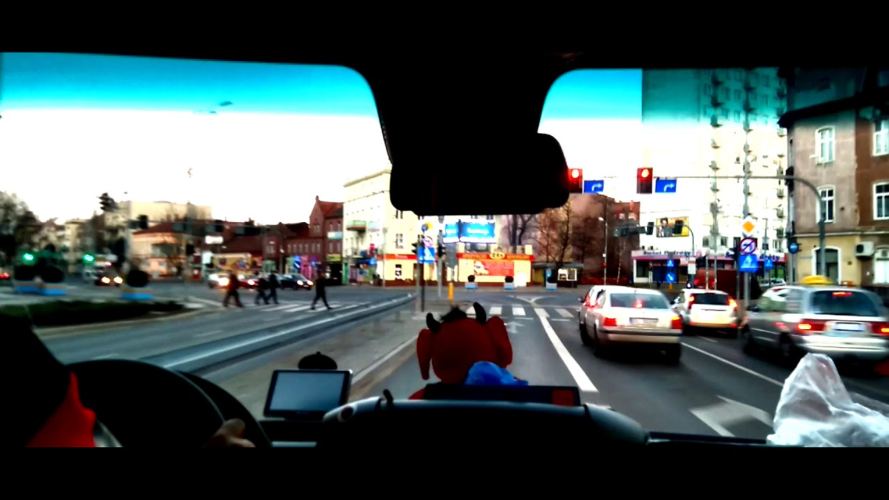 Karetką na sygnale przez Legnicę  + korytarz życia