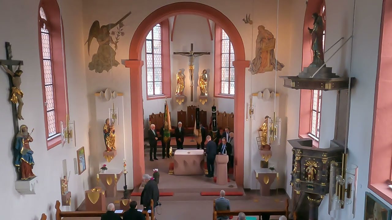 Zeremonie zum Volkstrauertag in Oberleinach. Ann-Helena Schlüter: Orgel und Wolfgang Huhn: Trompete 