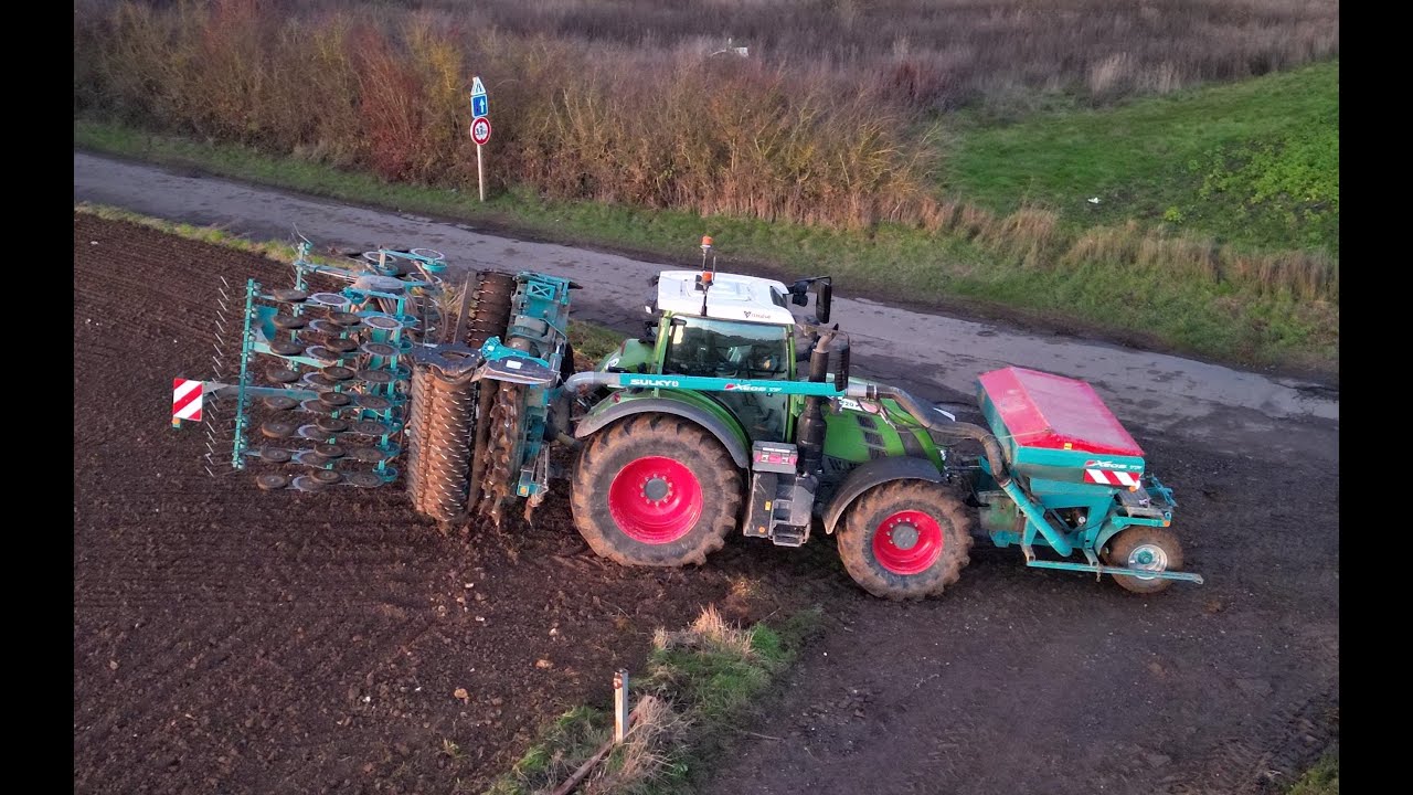 Semis de blé tombée de la nuit : FENDT 720 vario avec semoir SULKY Xeos TF 6 mètres en 4K