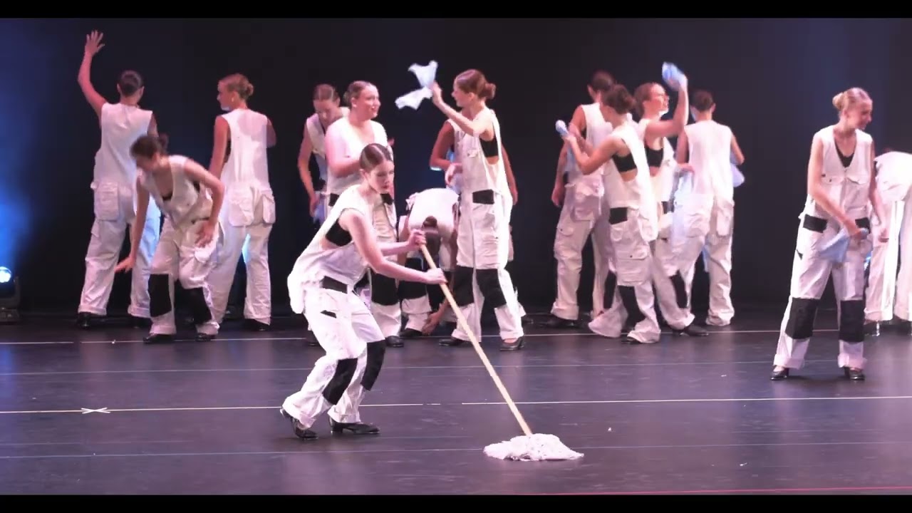 Clean Sounds 🧹🪣 Acapella Tap Routine