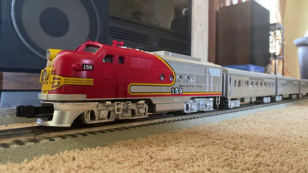 Lionel LionChief Santa Fe super chief review