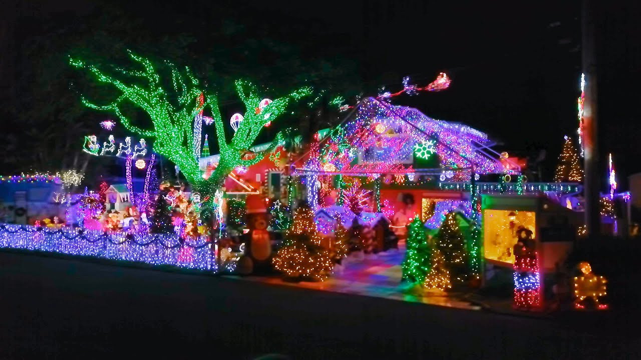 The Sablich Family Brings the North Pole to Florida - The Great Christmas Light Fight