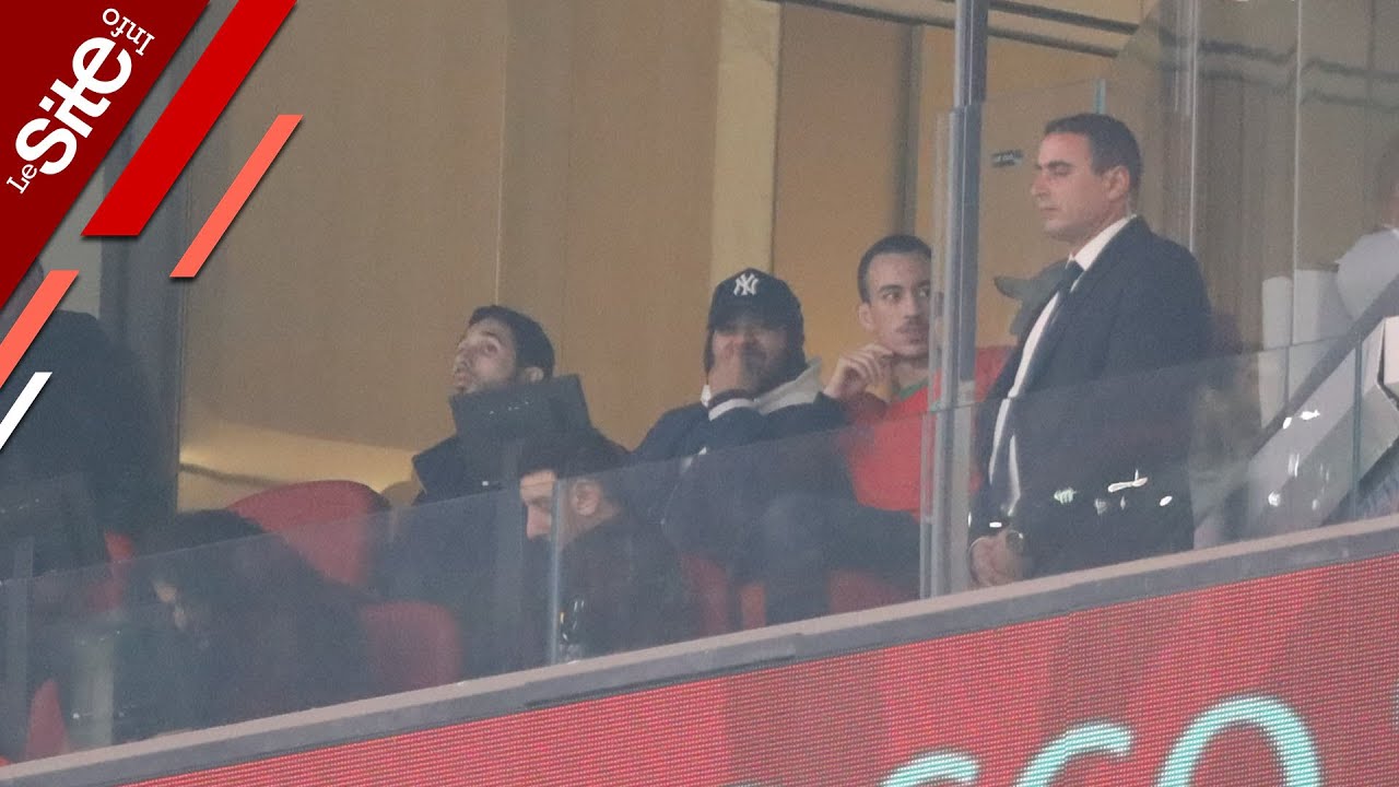ولي العهد الأمير مولاي الحسن بقميص المنتخب الوطني ويدعم الأسود أمام نيجيريا