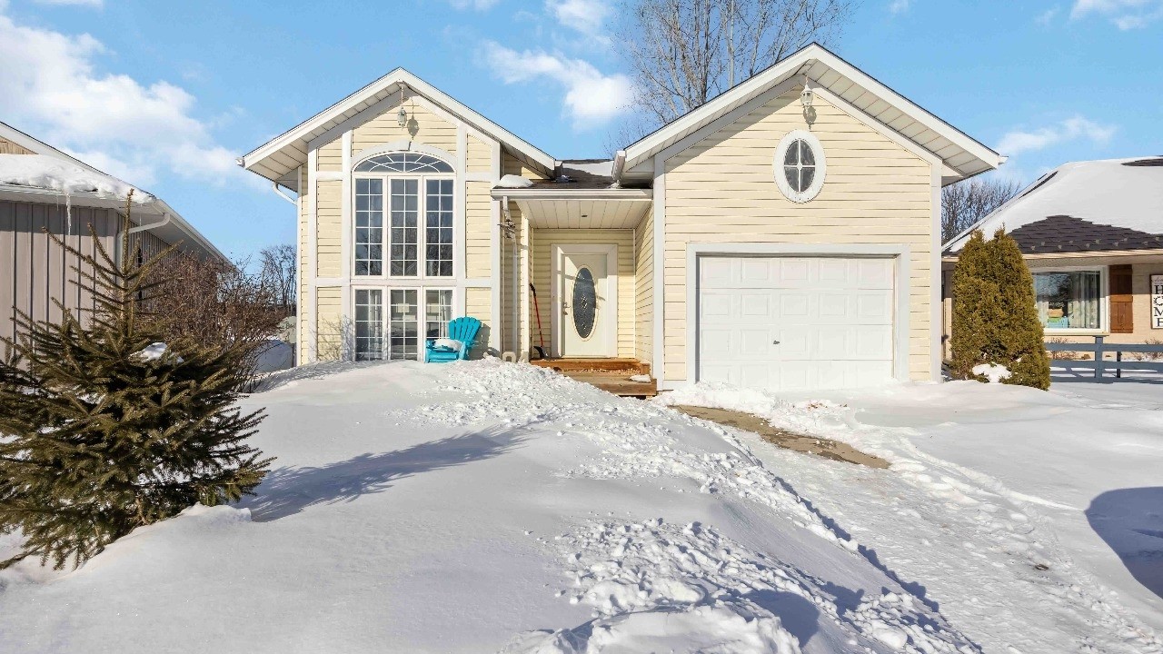 324 Jacques Court, Petrolia, ON