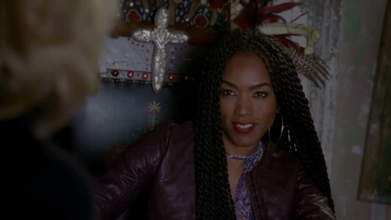 Fiona returns Madame LaLaurie's head to Marie Laveau (American Horror Story: Coven - S03E09)