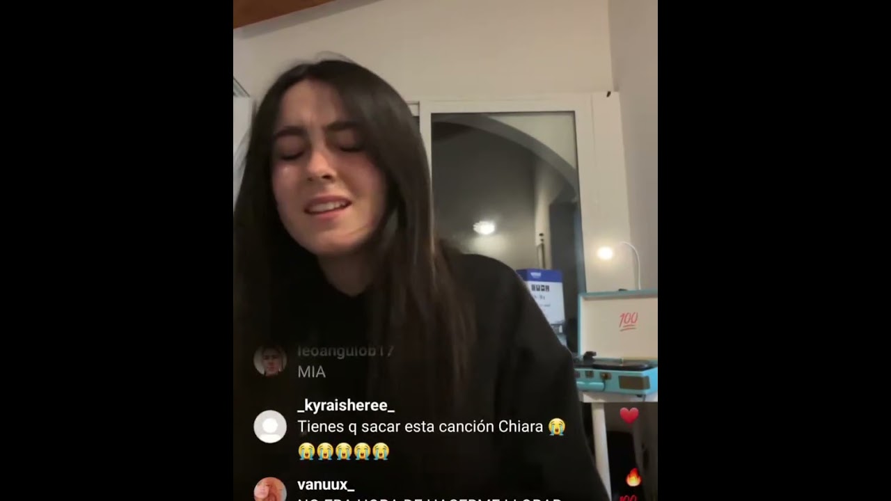 Chiara cantando 